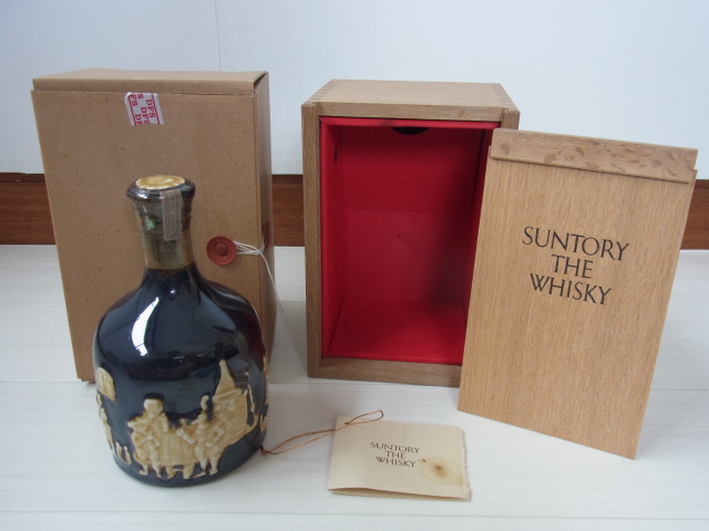 サントリーの古いウイスキー、箱付、液漏れあり
出張買取、遺品買取、遺品整理